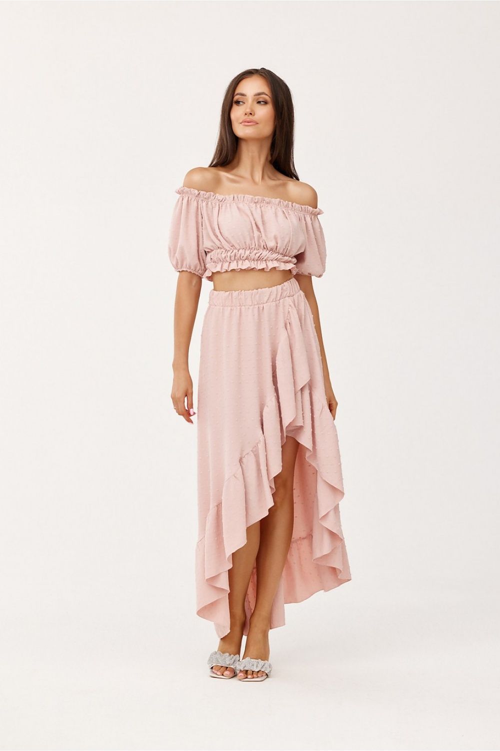 Jupe rose asymétrique à volants pour un style élégant et féminin, parfaite pour un look d'été ou une occasion spéciale.
