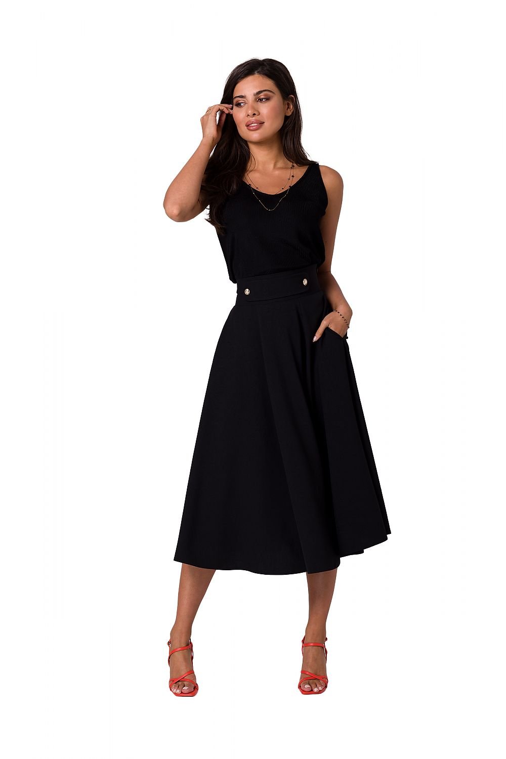 Jupe midi noire boutonnée élégante à la coupe évasée parfaite pour une tenue de travail chic ou une sortie décontractée.