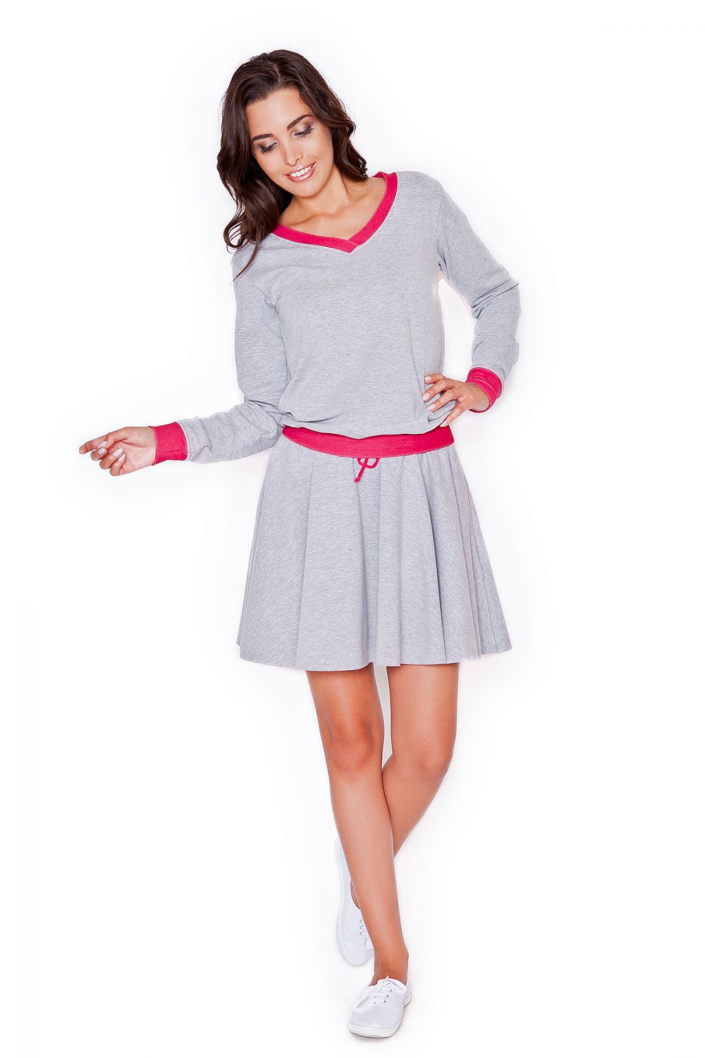 Jupe grise patineuse courte et confortable, idéale pour une tenue décontractée ou sportive, à associer facilement.