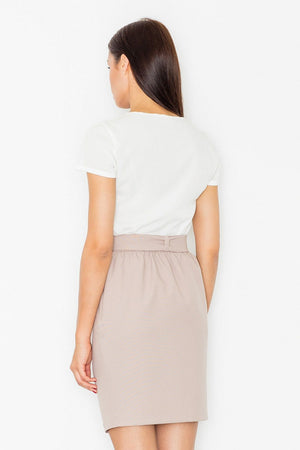 Jupe beige ceinturée style midi pour une tenue élégante et moderne - parfait pour le bureau ou une sortie casual.