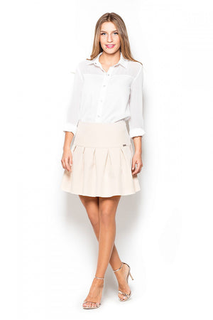 Jupe beige trapèze courte élégante pour femme, idéale pour une tenue de travail chic ou une sortie quotidienne.