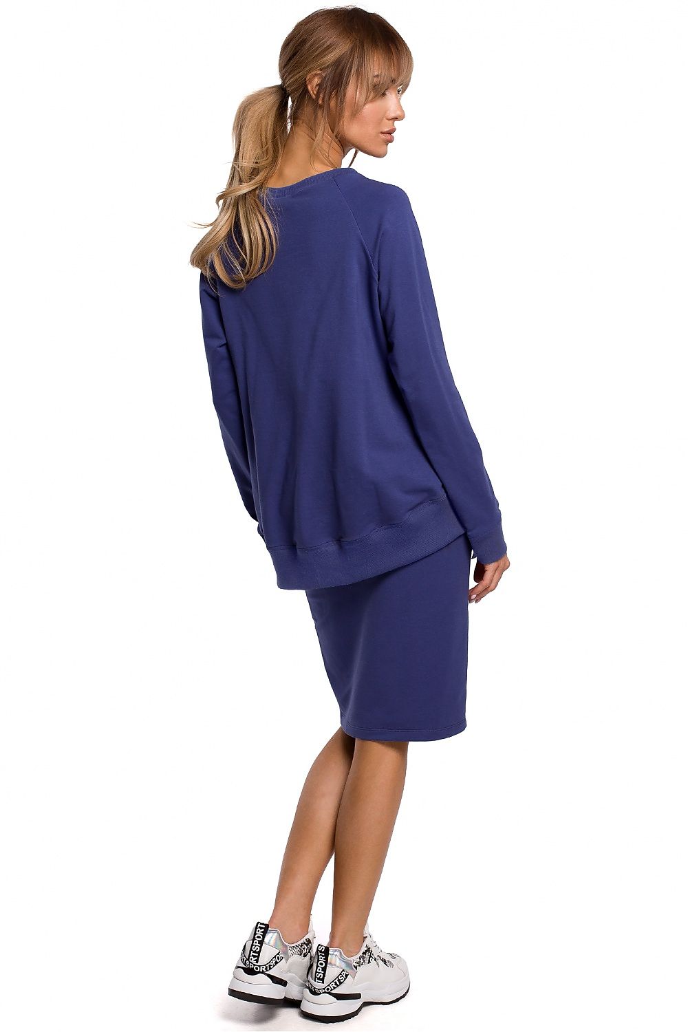 Jupe bleue fendue élégante, coupe droite midi, parfaite pour un look sophistiqué et tendance.