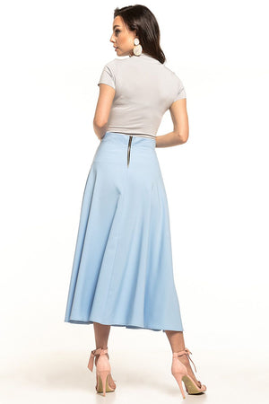 Jupe bleue midi trapèze en satin, élégante et fluide, idéale pour une tenue chic et tendance.