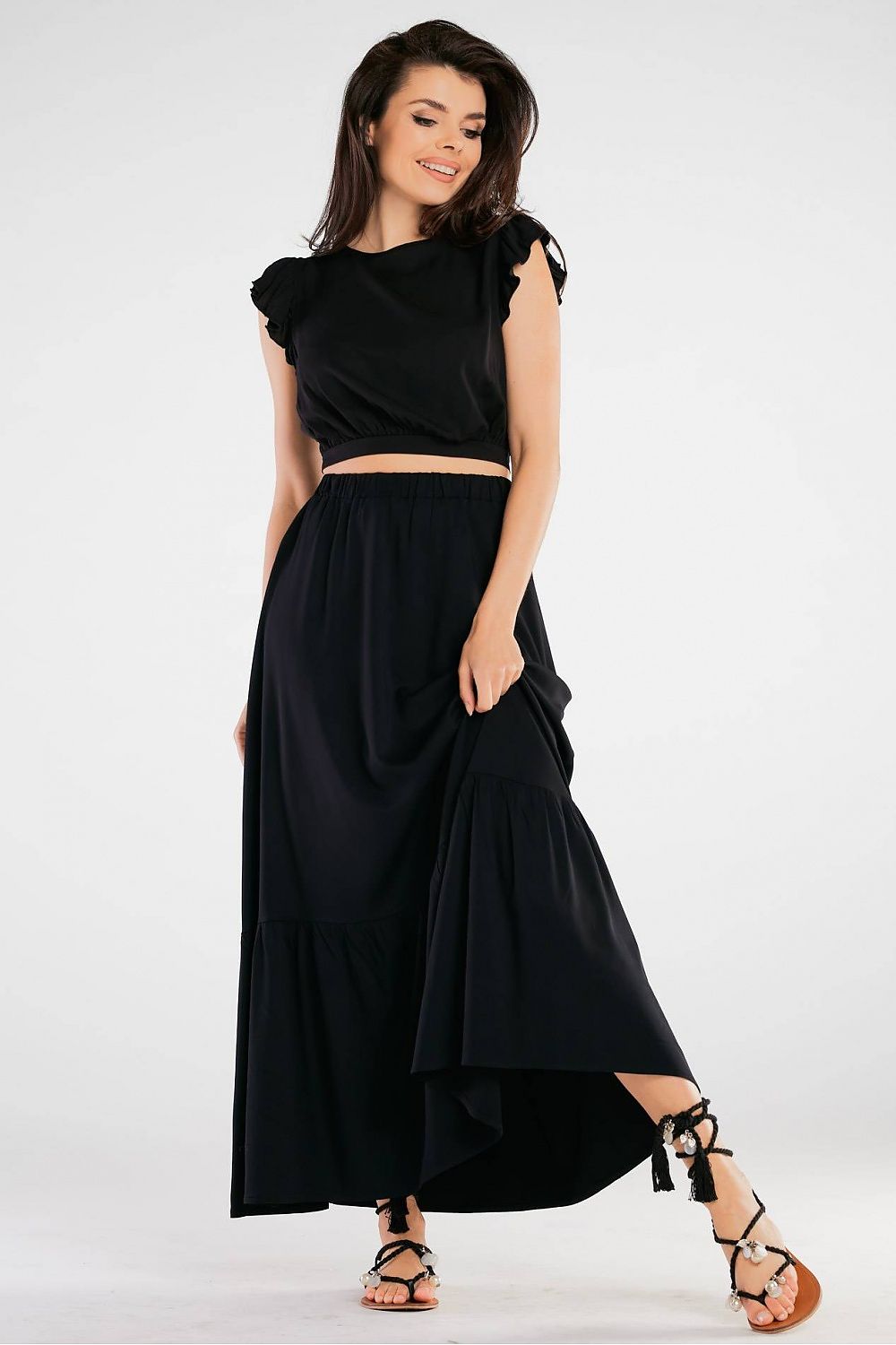 Jupe longue fluide noire pour femme, coupe asymétrique tendance et élégante, parfaite pour un look chic.