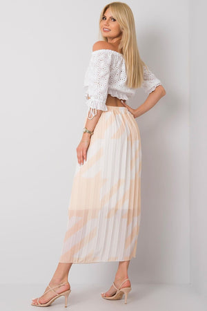 Jupe longue fluide beige avec rayures ton-sur-ton, coupe droite, idéale pour un look estival chic et confortable.