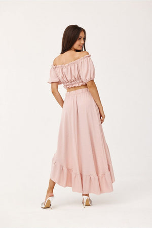 Jupe rose asymétrique à volants, coupe midi pour une silhouette élégante et féminine, parfaite pour un look estival.