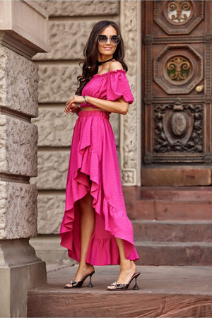 Jupe longue rose à volants asymétrique pour une allure élégante et moderne, idéale pour une tenue habillée.