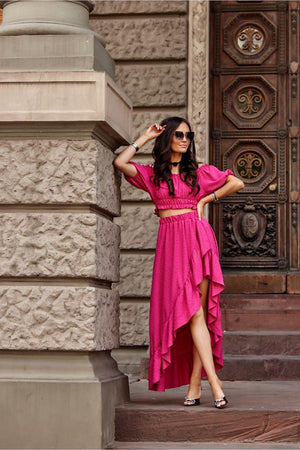 Jupe longue rose asymétrique fluide pour femme, élégante et tendance, parfaite pour une tenue chic.