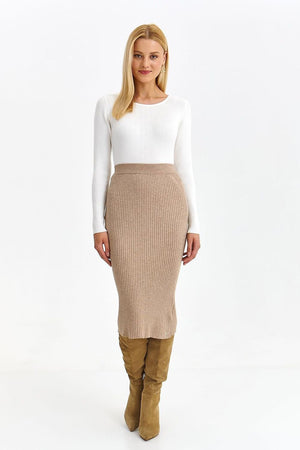 Jupe beige midi moulante en maille pour un look élégant et confortable, parfaite pour une tenue décontractée ou chic.