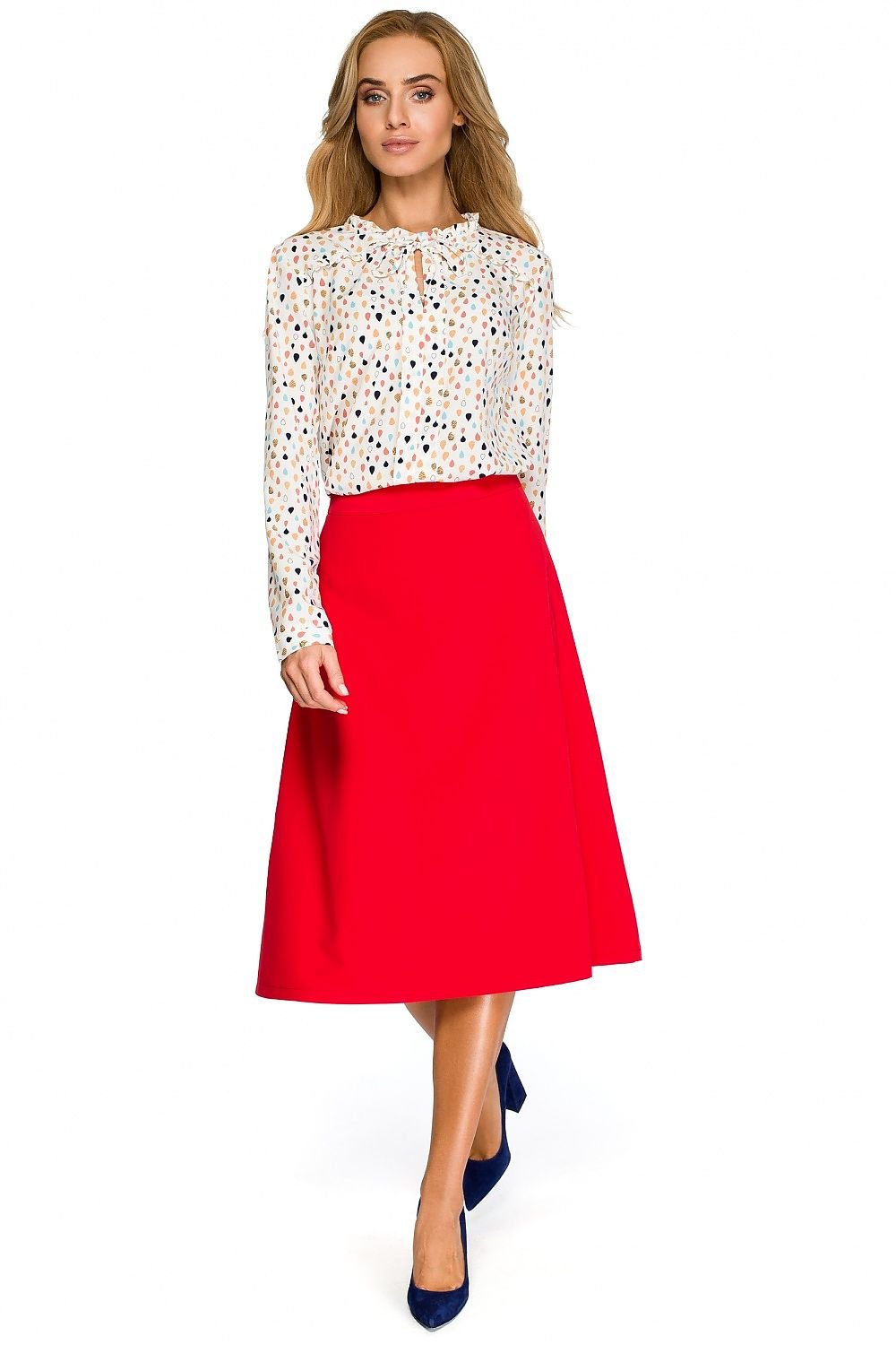 Jupe rouge midi trapèze élégante pour sorties, combinable avec hauts variés pour un look chic et moderne.