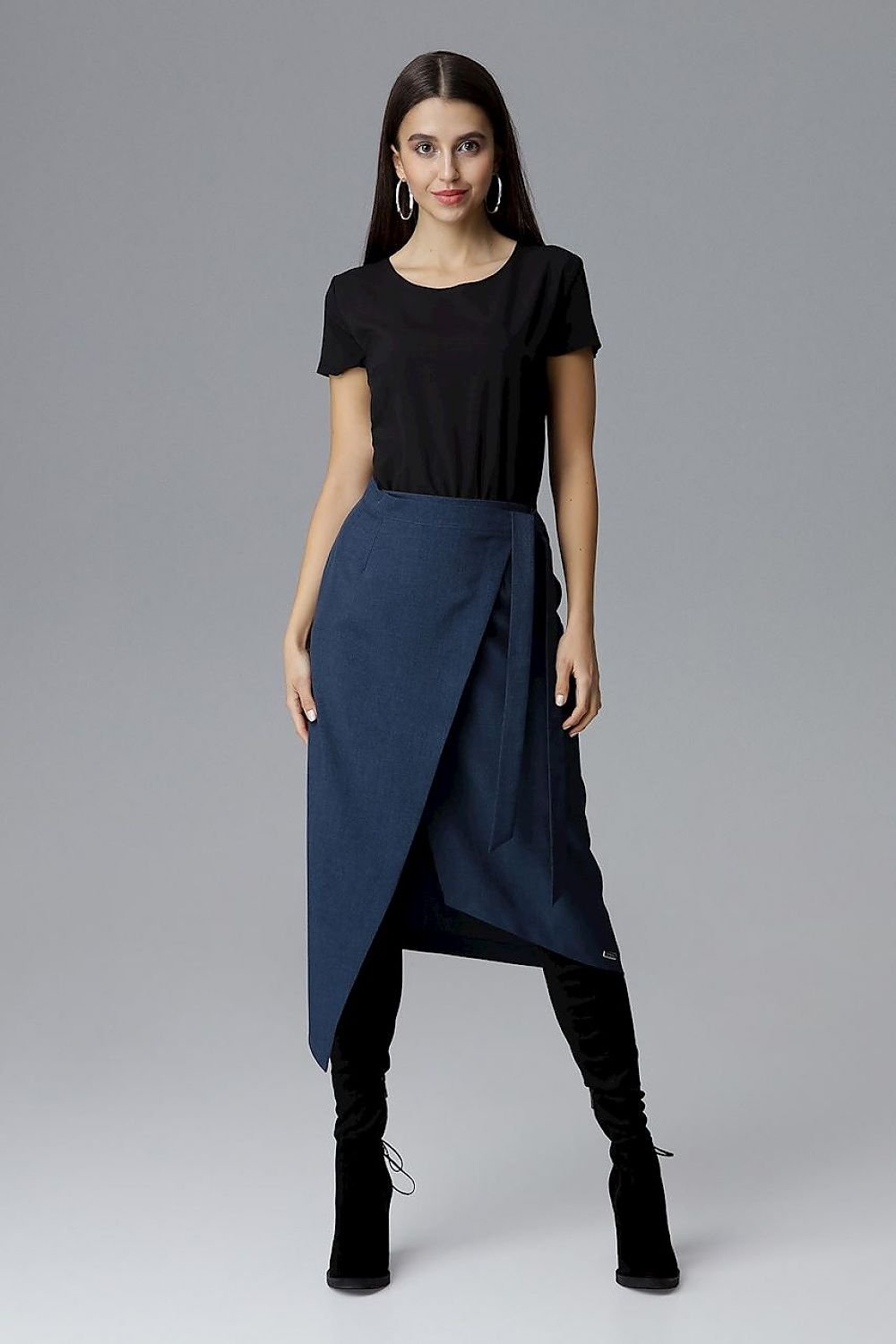 Jupe asymétrique longue bleue tendance pour un look moderne et original, idéal pour une silhouette élégante.