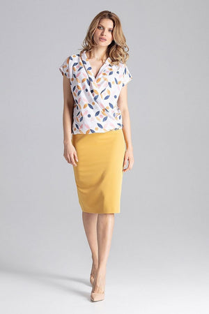 Jupe crayon jaune midi pour un look professionnel ou élégant, à la fois simple et chic.