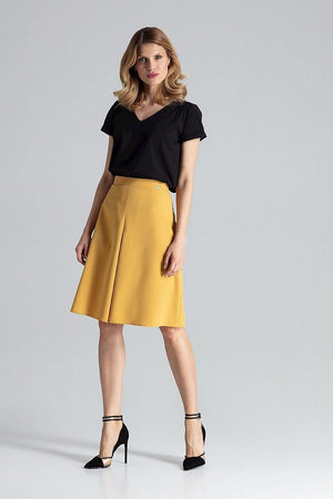 Jupe midi trapèze jaune élégante pour un look sophistiqué et moderne, idéale pour le bureau ou une sortie.