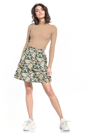 Jupe trapèze camouflage en style militaire, mini-jupe verte avec poches pour un look décontracté et tendance.