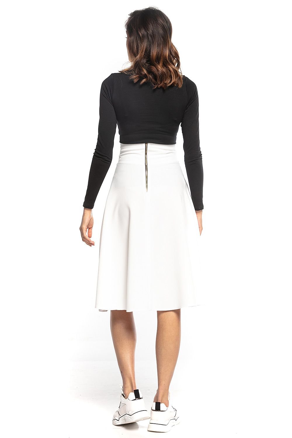 Jupe blanche trapèze midi pour femme, style élégant avec coupe évasée et longueur confortable parfaite pour toute occasion.