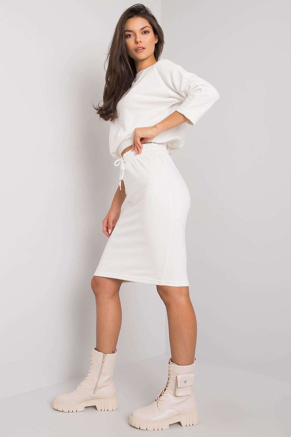 Jupe midi blanche en maille avec taille élastique pour un look décontracté et confortable - L'Ensemble Ex Moda.