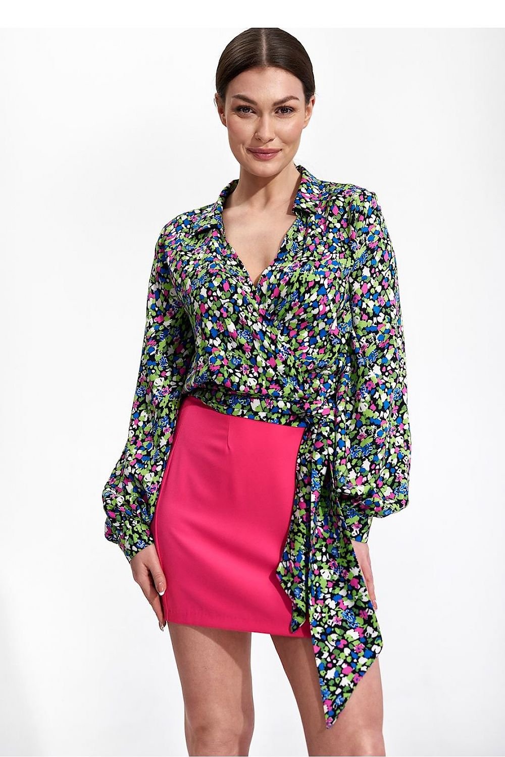 Jupe mini-jupe rose courte et droite pour une tenue moderne et féminine, parfaite pour sorties ou quotidien.